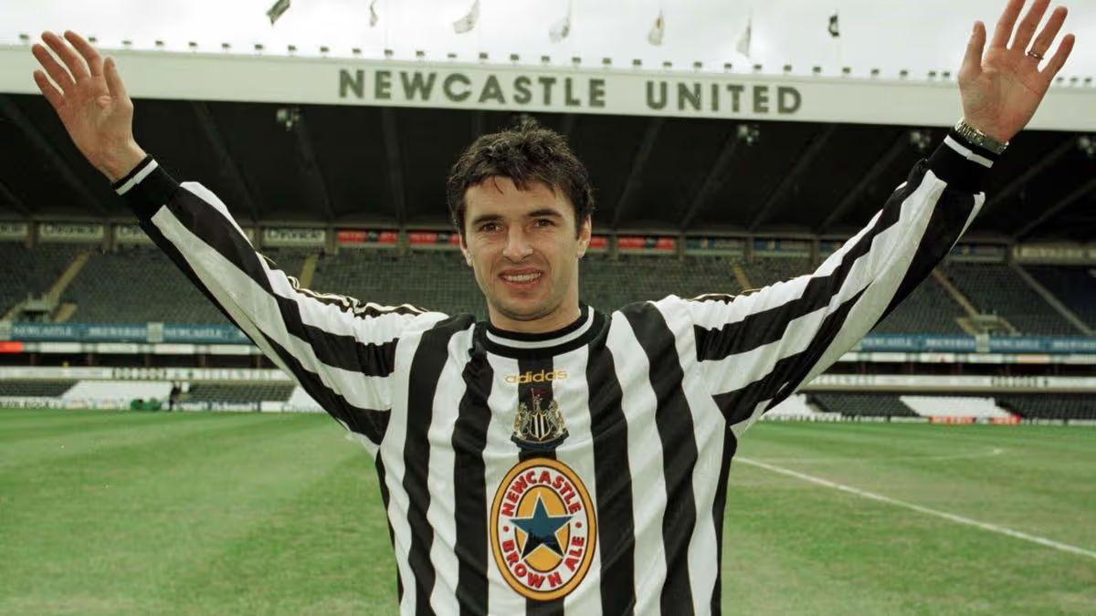 Gary Speed waving the fans at St. James